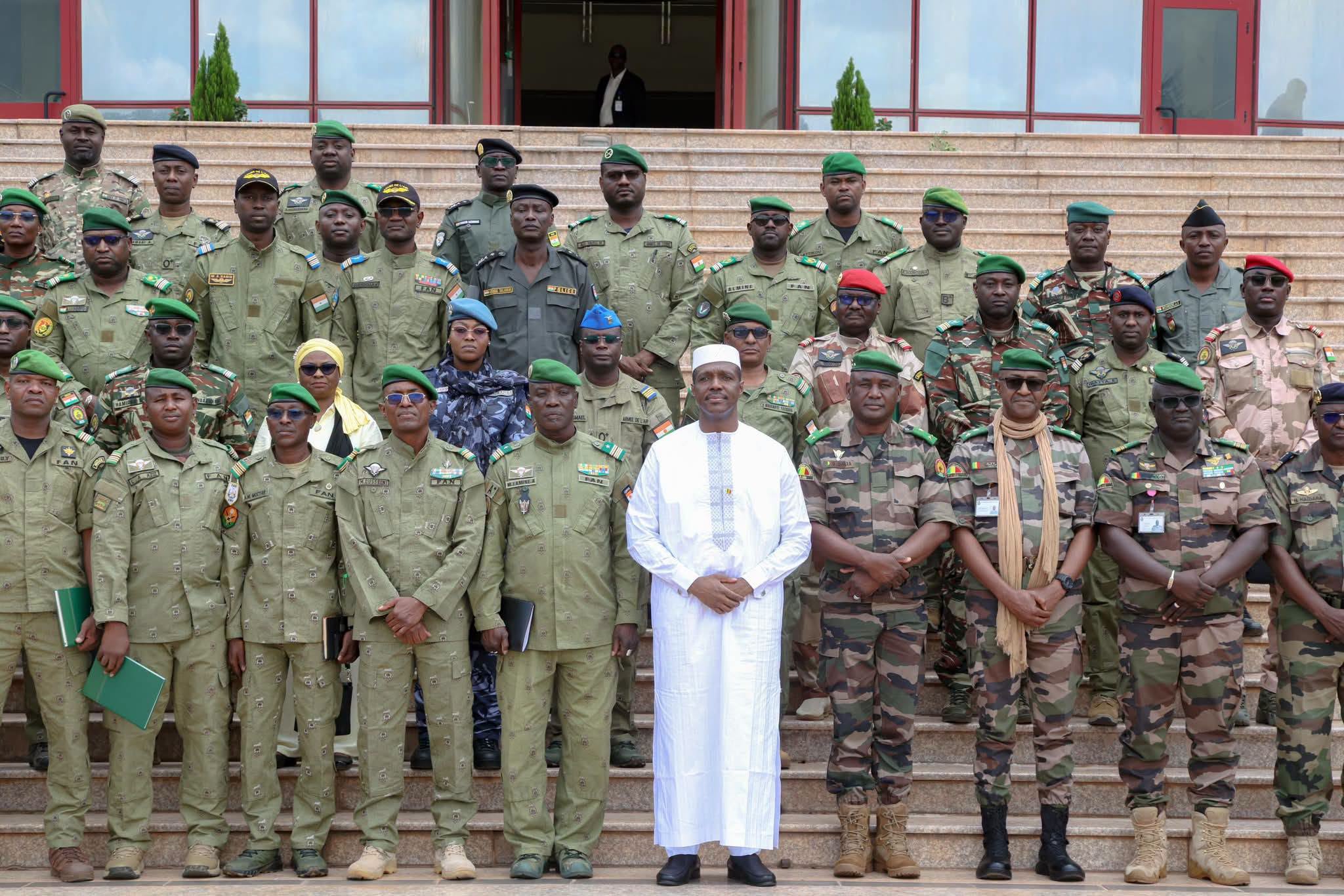 LE PREMIER MINISTRE REÇOIT LA 2ᵉ PROMOTION DE L’ÉCOLE DE GUERRE DU NIGER