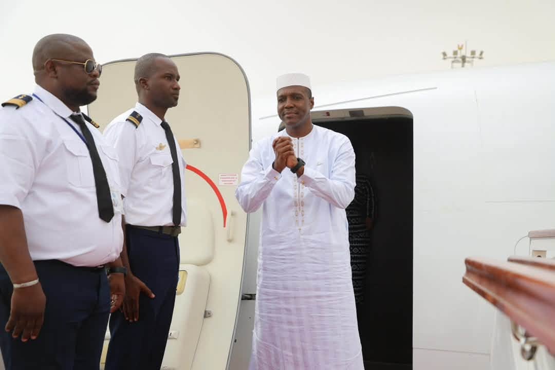 LE PREMIER MINISTRE DE RETOUR D’ALGER
