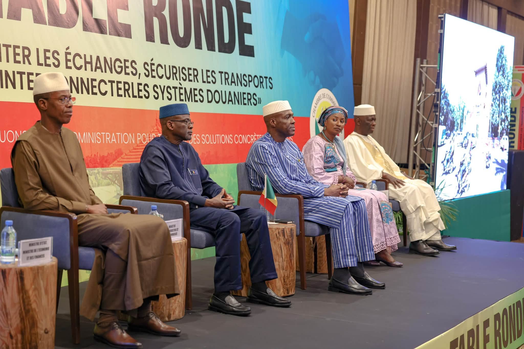 TABLE RONDE DE CONCERTATION ADMINISTRATION – SECTEUR PRIVÉ