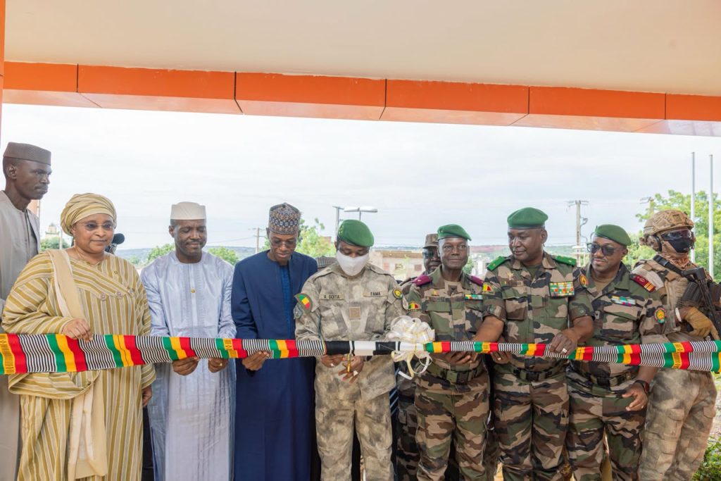 Le Président de la Transition inaugure les nouveaux blocs de la Polyclinique des Armées de Kati
