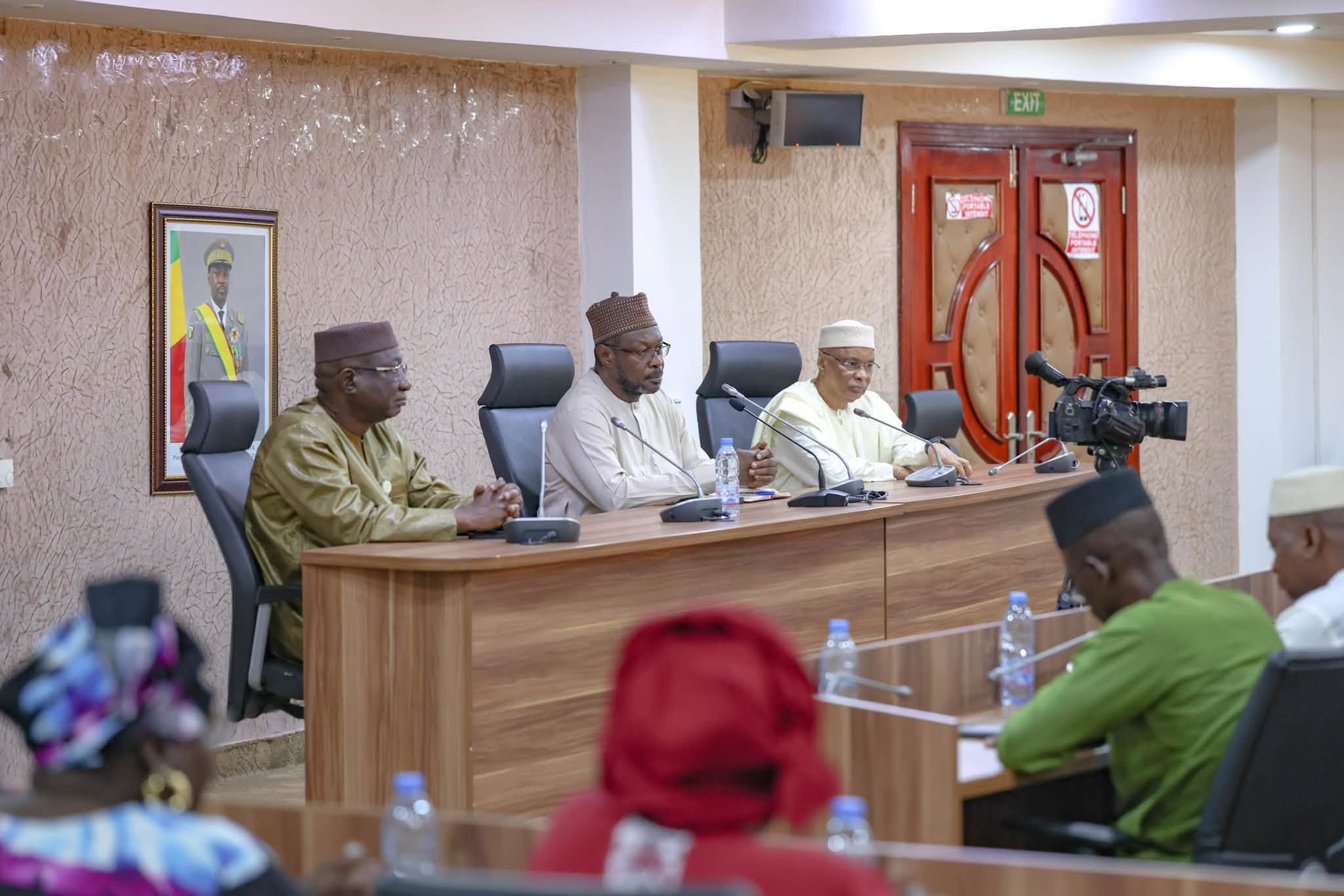 CÉRÉMONIE DE DÉPART À LA PRIMATURE – Darhamane Idrissa ASCOFARE, nouveau Consul général du Mali à Djeddah en Arabie Saoudite